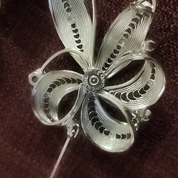 Continental flower brooch with blue rhinestones with free tassel key chain - Picture 6 of 9